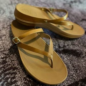 FIT FLOP Convertible strap tan 8 contoured footbed